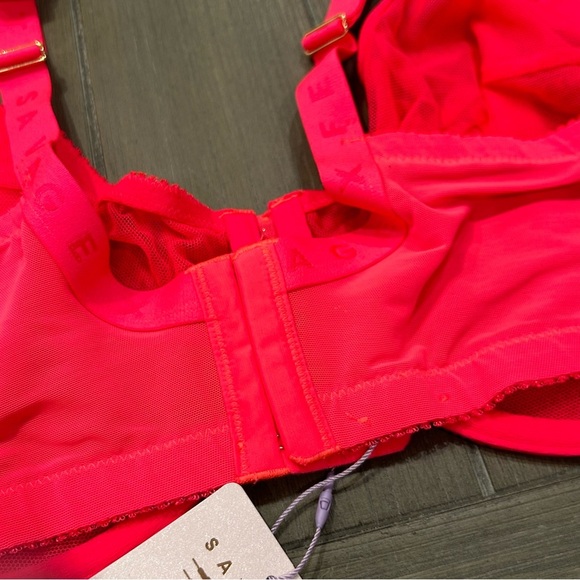 NWT! Savage x Fenty Neon 40H - Picture 9 of 14